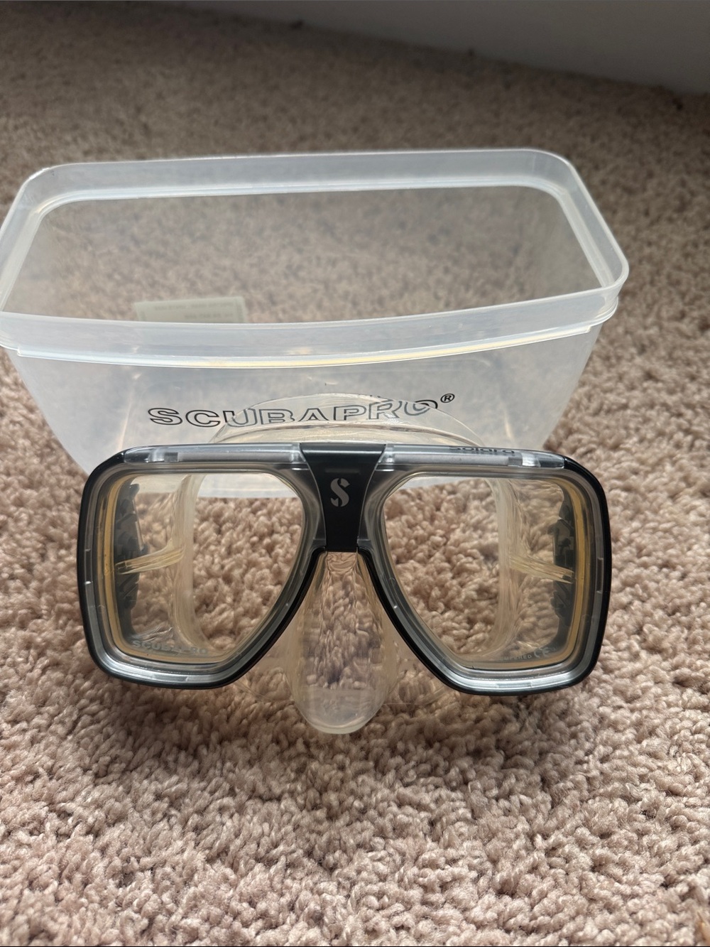Scubapro Women's Black/Gray Face Mask with Clear Lenses